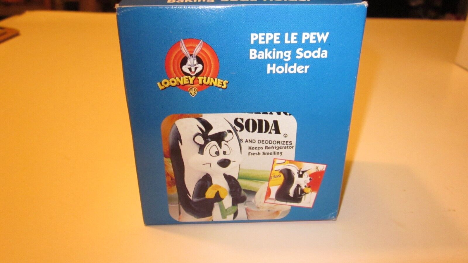 Vintage Looney Tunes Pepe Le Pew Baking Soda Holder Warner Brothers 1997