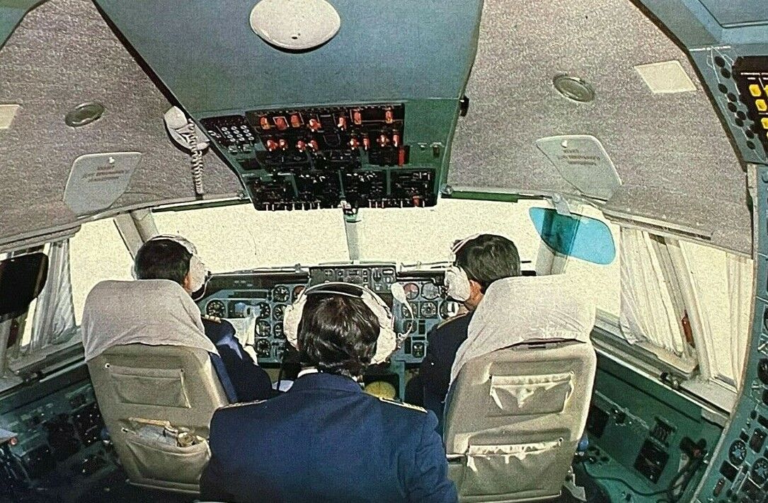 Soviet Airlines Cockpit of IL-86 Vintage Postcard