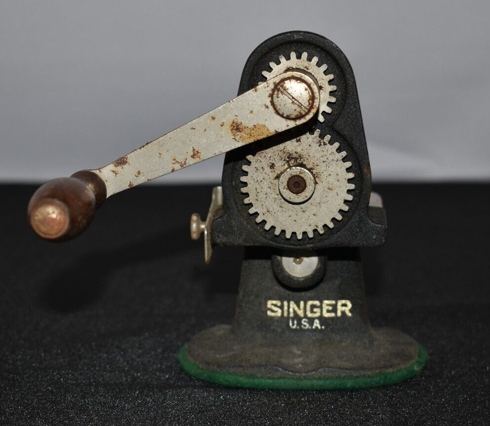 Vintage Black Singer Hand Crank Machine - Fabric Cutter