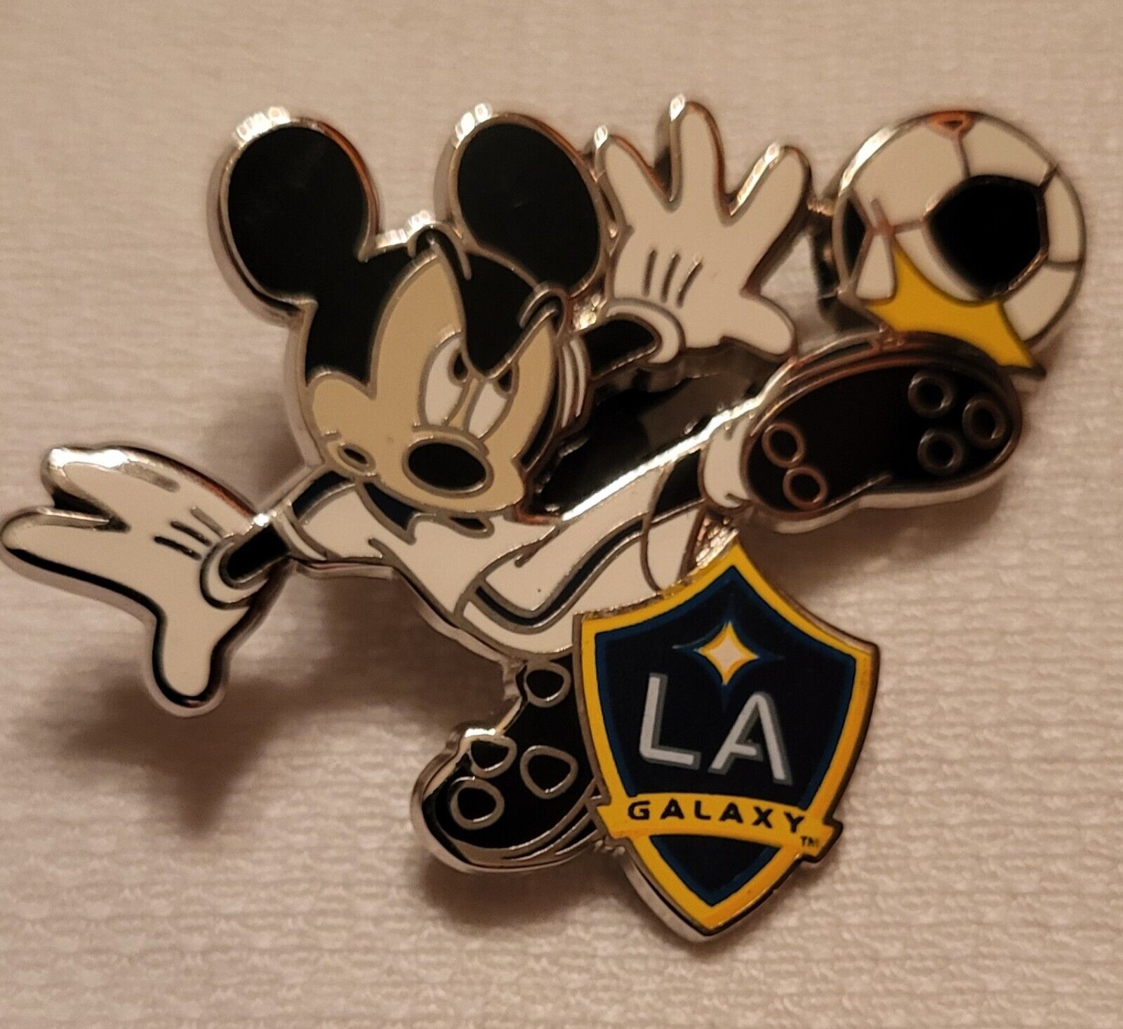 Disney Parks Mickey Mouse Soccer LA Galaxy Team Football 2016  LE Pin Badge