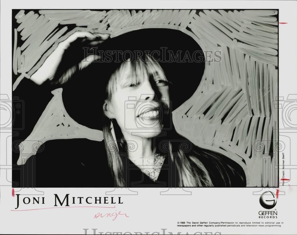 1988 Press Photo Singer Joni Mitchell - hpp29405