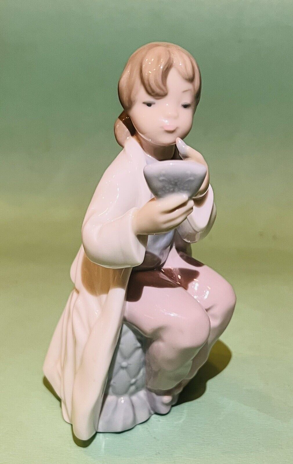 Lladro NAO 1994 Figurine Girl With Mirror And Lipstick, Excellent Condition
