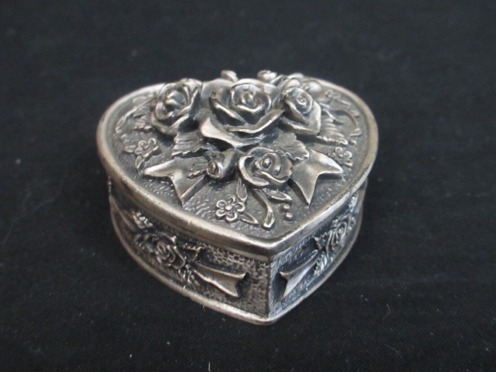 Vintage M.T. Co Small Lidded Heart Trinket Box