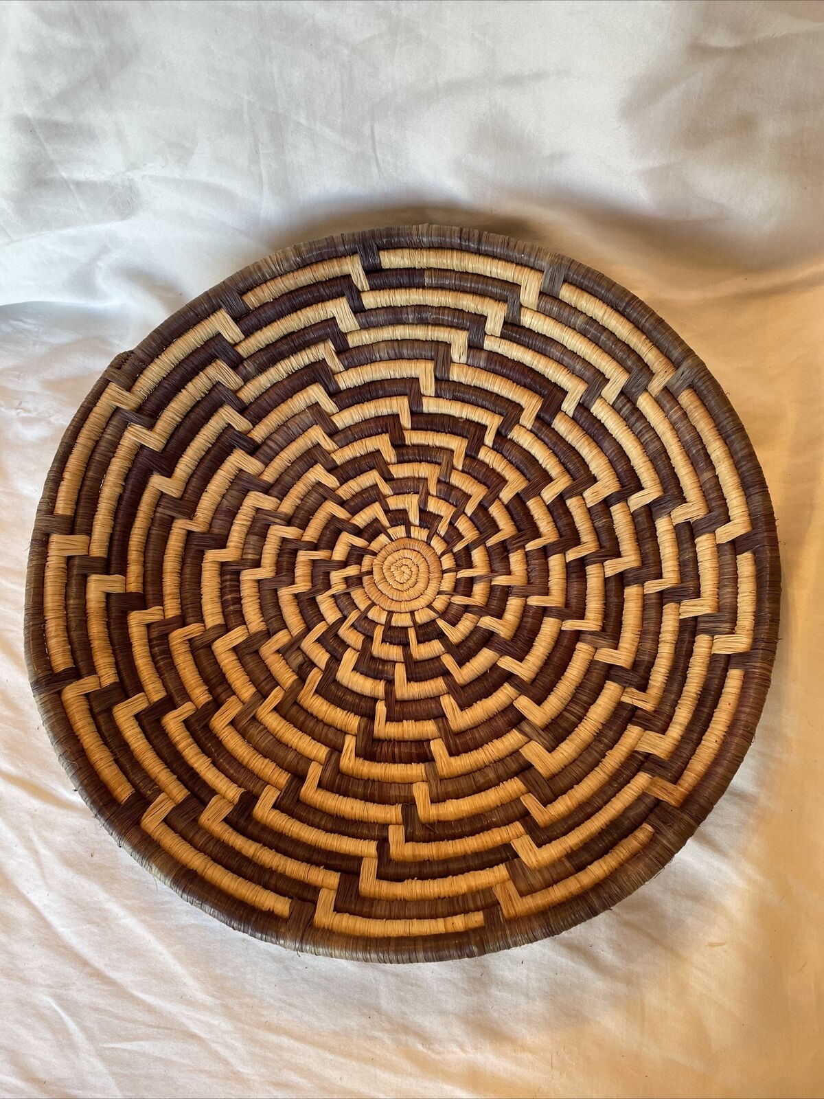 Vntg New Zulu African Coil Basket Palm Hand Woven Food Bowl Plate Boho 15” x 3”