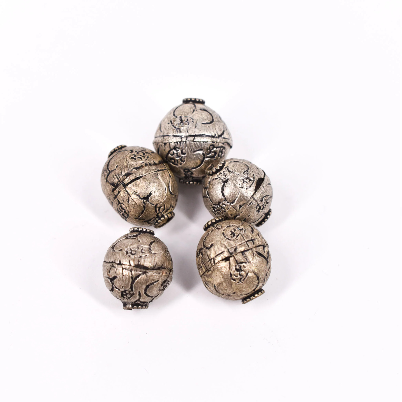 5 Tibetan Silver Repoussé Round Beads Loose