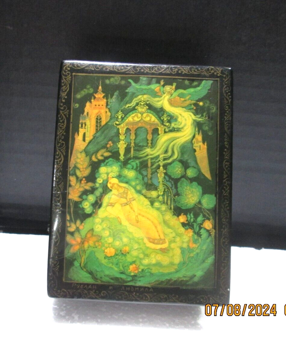 Vintage Hand Painted Signed Russian Fairy Tale Lacquer Box 3.75