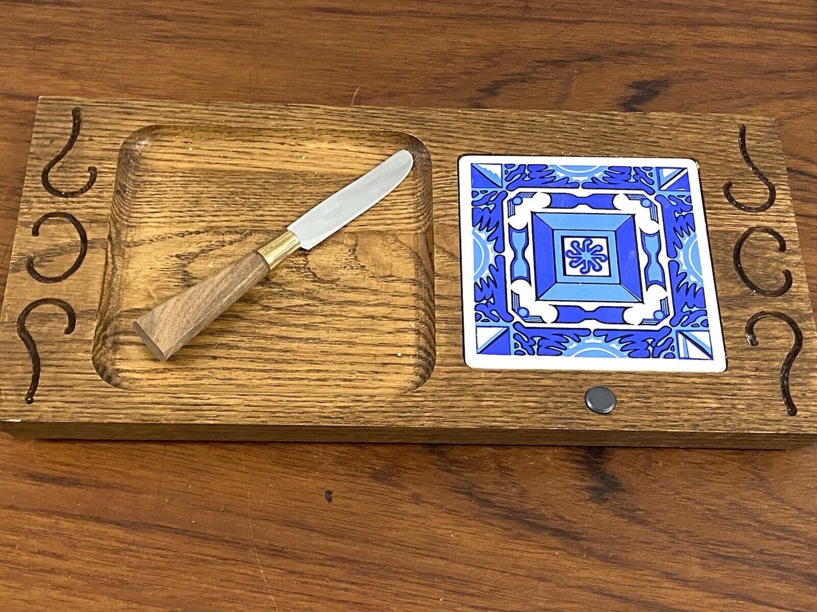 Vintage Mid Century Wooden Cheeseboard W/ Knife & Decorative Tile