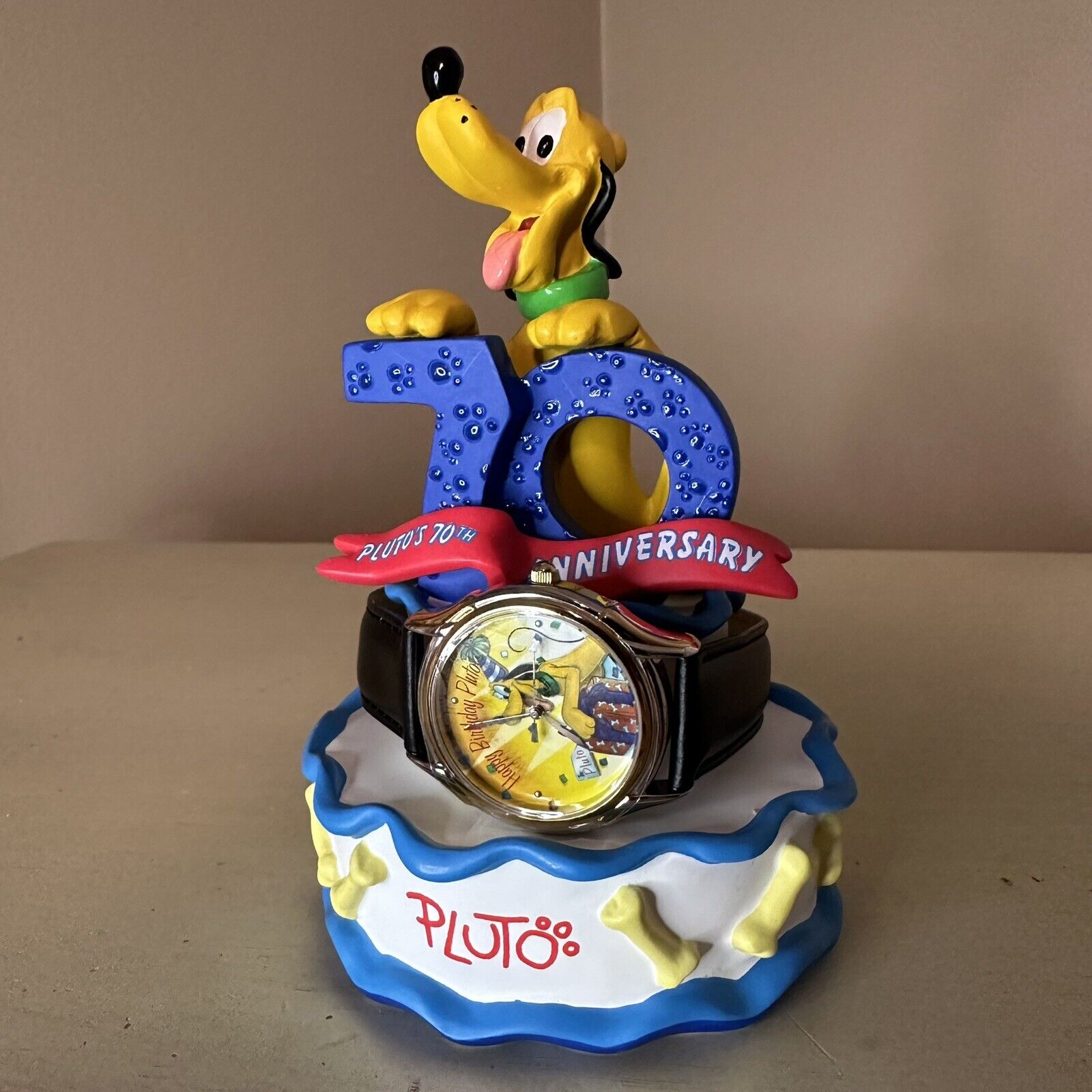 Pluto Disney 70th Anniversary Birthday Watch and Figurine 1256/2000 ltd ed NEW