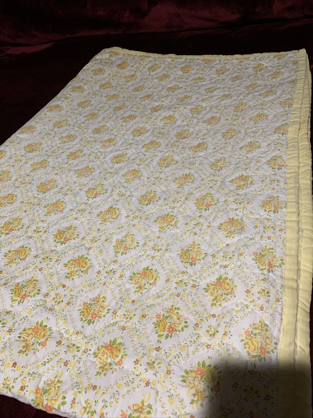 Vintage Yellow & White Quilt With Bouquet of  Flowers 70” X 92” 1970’s