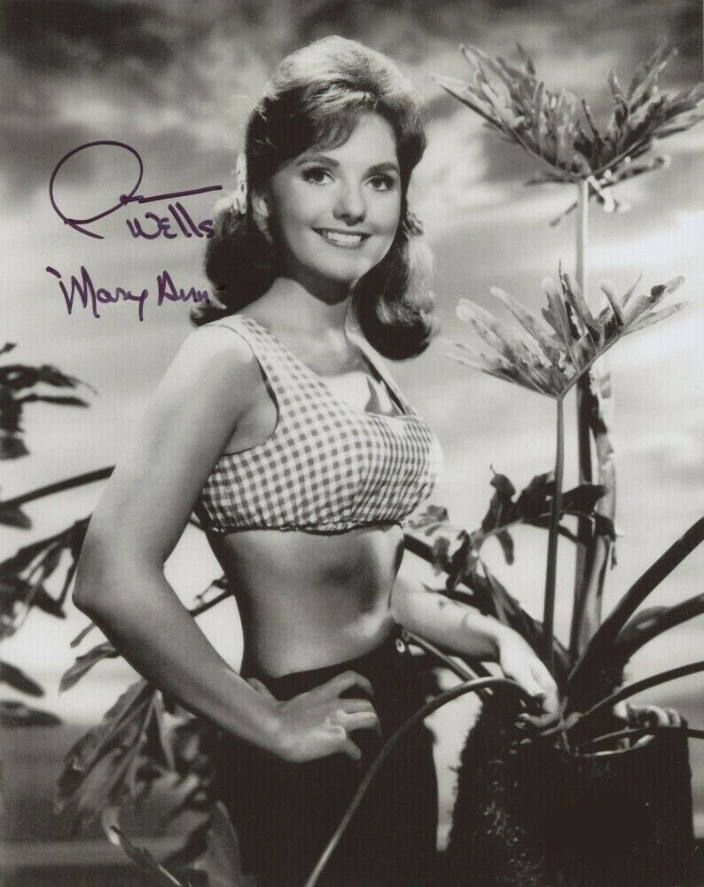 Dawn Wells as Mary Ann in Gilligan\'s Island Facsimile Autograph Photo 5\