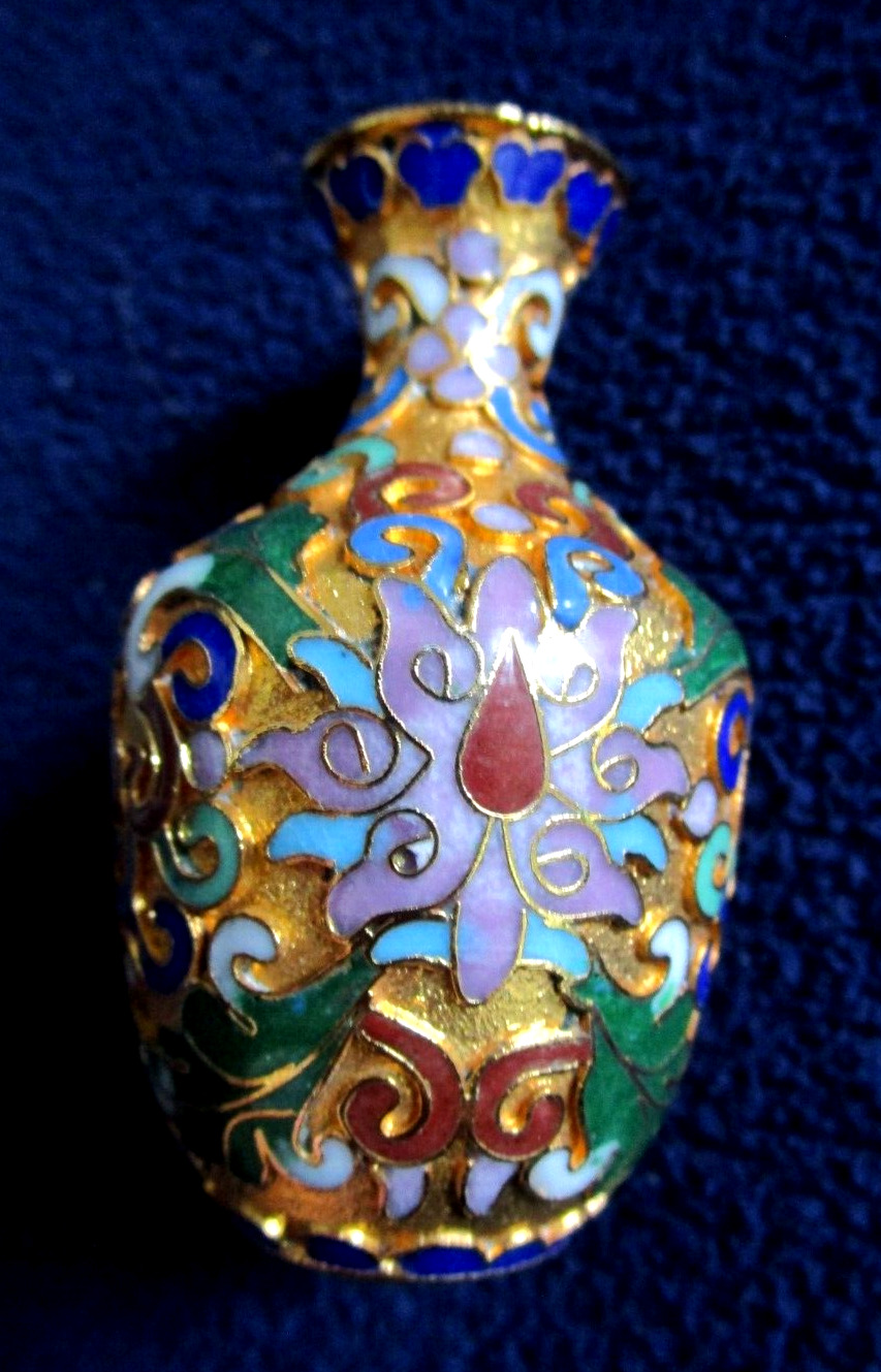 Chinese 2 3/4 Miniature Cloisonne Vase Brass Enamel Lavender Flowers Gold 3D NEW
