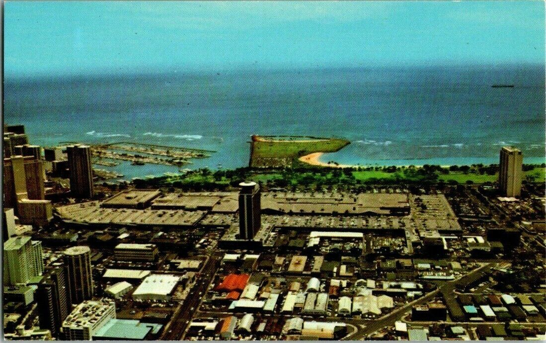 1960\'S. ALA MOANA SHOPPING CENTER. ALA MOANA PARK, HAWAII POSTCARD ZT2