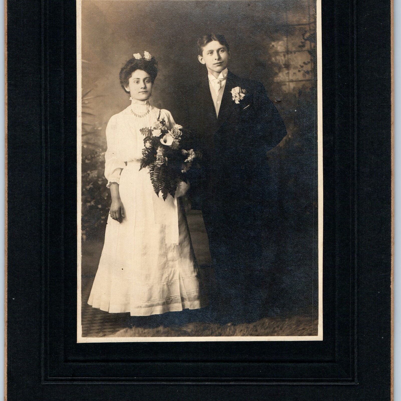c1900s Cleveland, Ohio Lovely Married Couple Big Cabinet Card Photo OH Hovey 1G