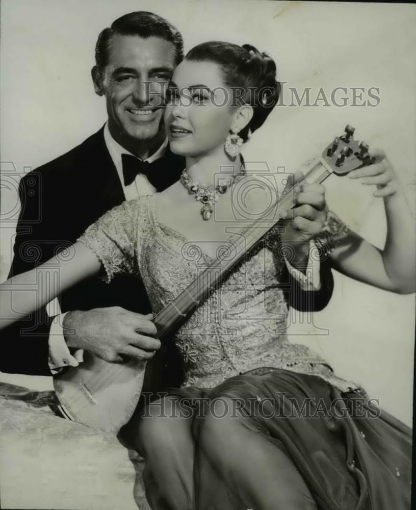 1953 Press Photo Betta St. John and Cary Grant star in Dream Wife - orp26238