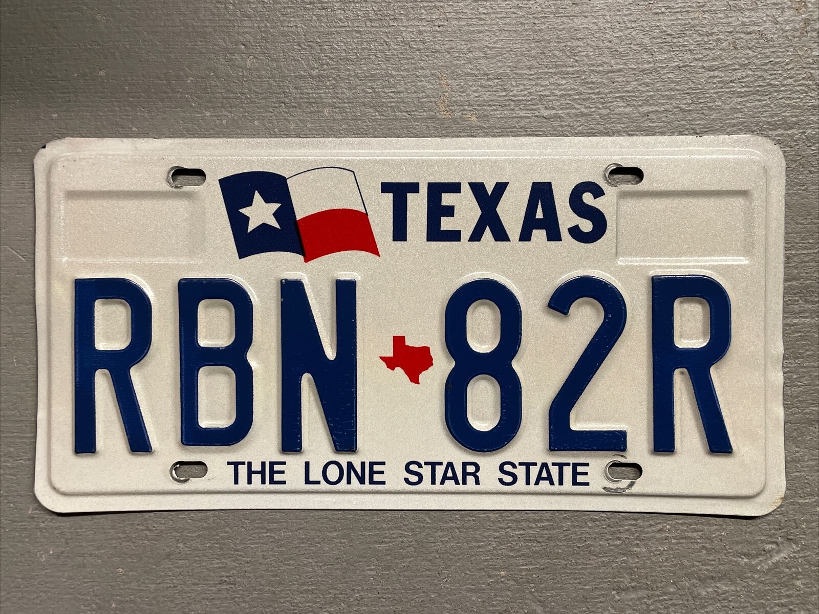 VINTAGE TEXAS LICENSE PLATE RED/WHITE/BLUE LONE STAR STATE RBN-82R NICE