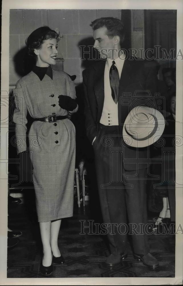 1950 Press Photo Fashionable Attire in Paris