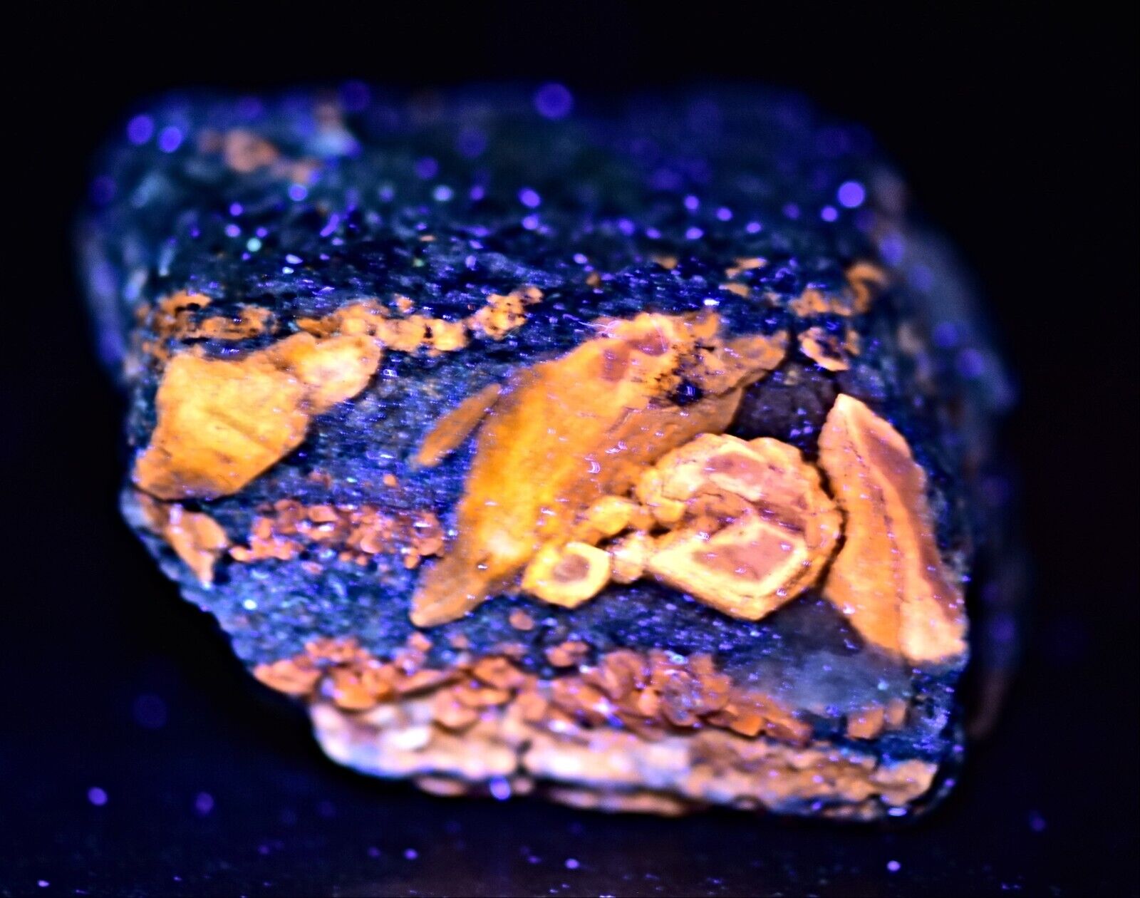 102 Gram Fluorescent Afghanite Crystal Combined With Phlogopite On Matrix
