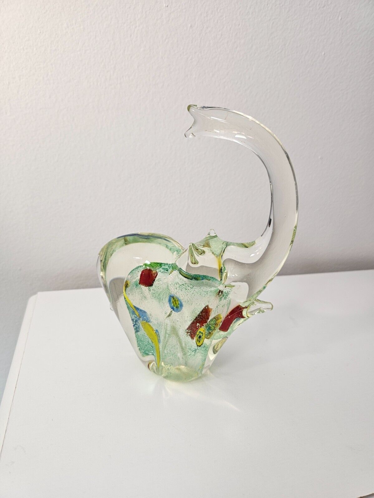 Glass Elephant figurine 6x8 Excellent condition Very Nice