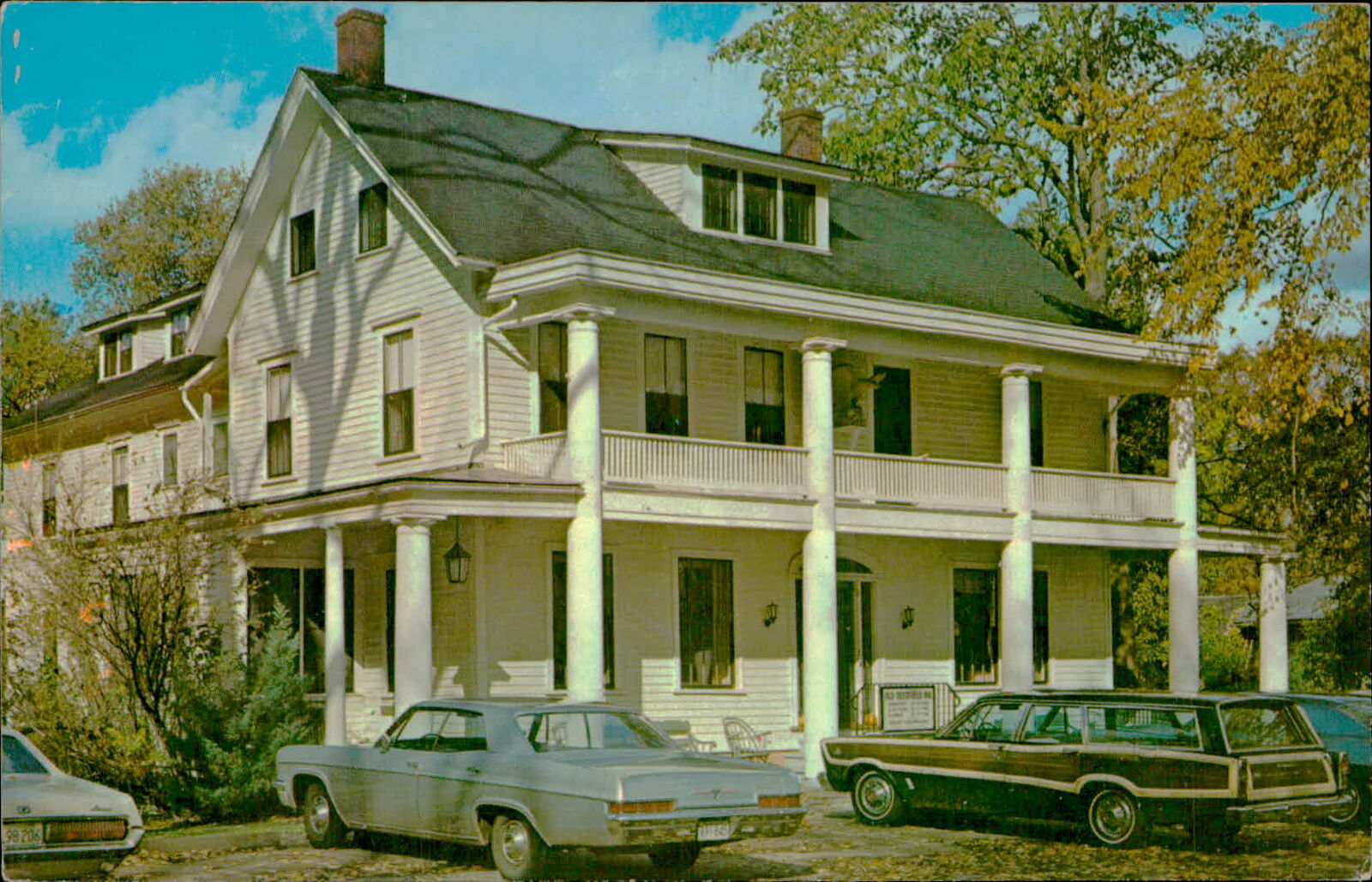 Postcard:  DEERFIELD, MASSACHUSETTS Old Deerfield Inn