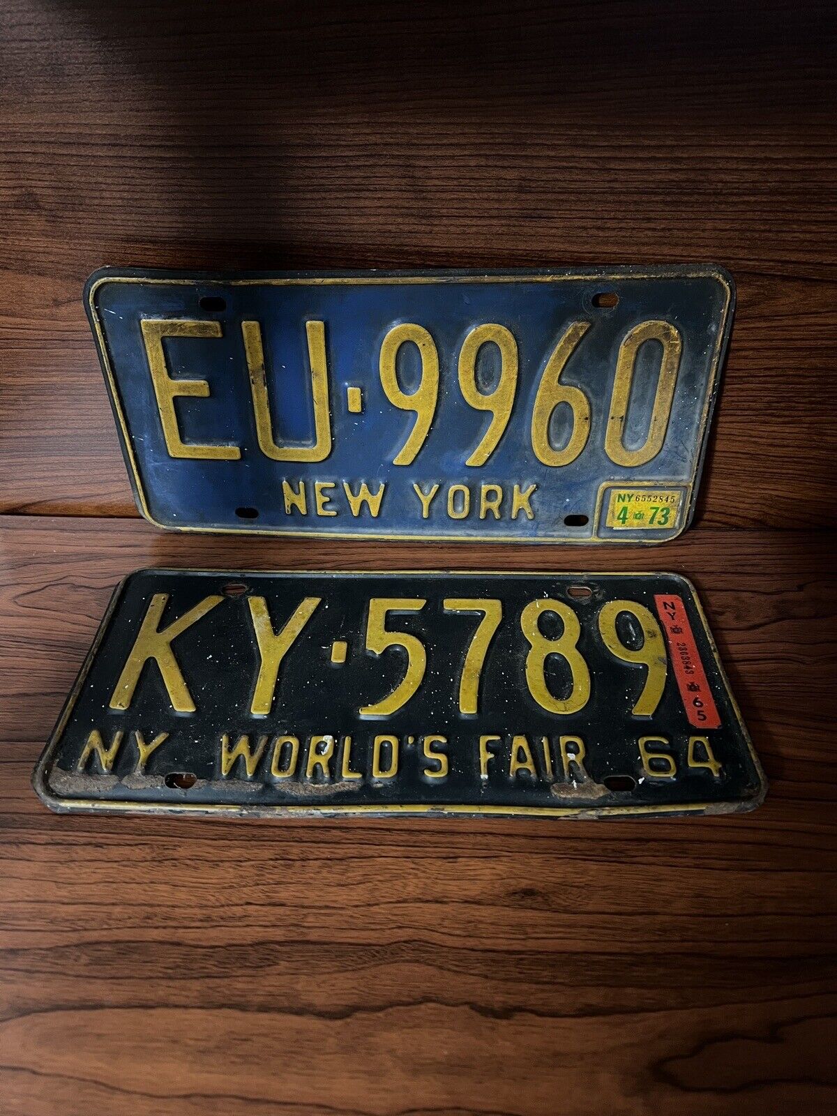 1964-65 New York NY WORLD'S FAIR LICENSE PLATE  KY-5789 + Free NY Plate 72-73