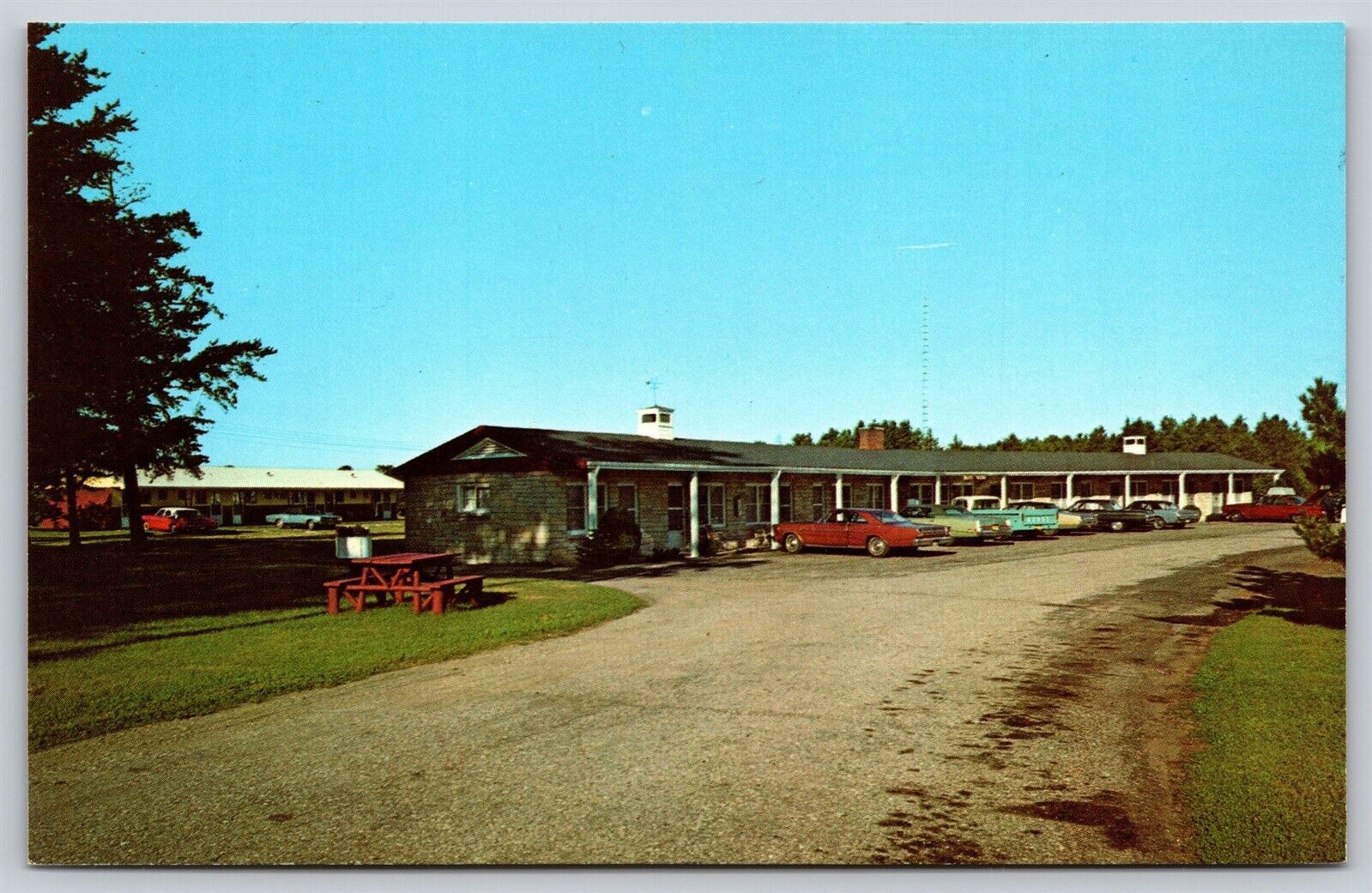 Postcard Grand Motel, Pembine, Wisconsin V145