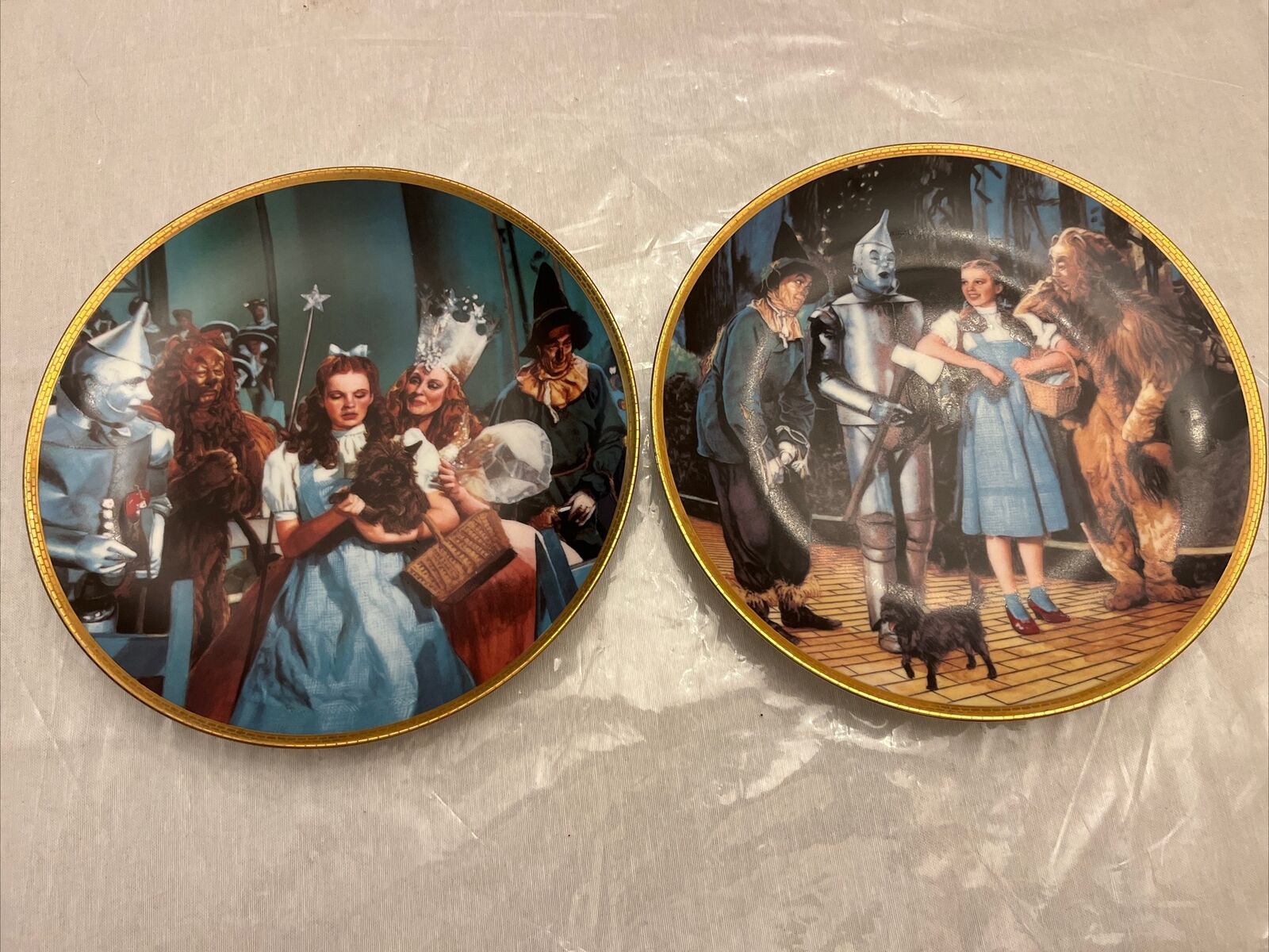 Set Of 2 - Wizard Of Oz. The Hamilton Collection Plates, Knowles.