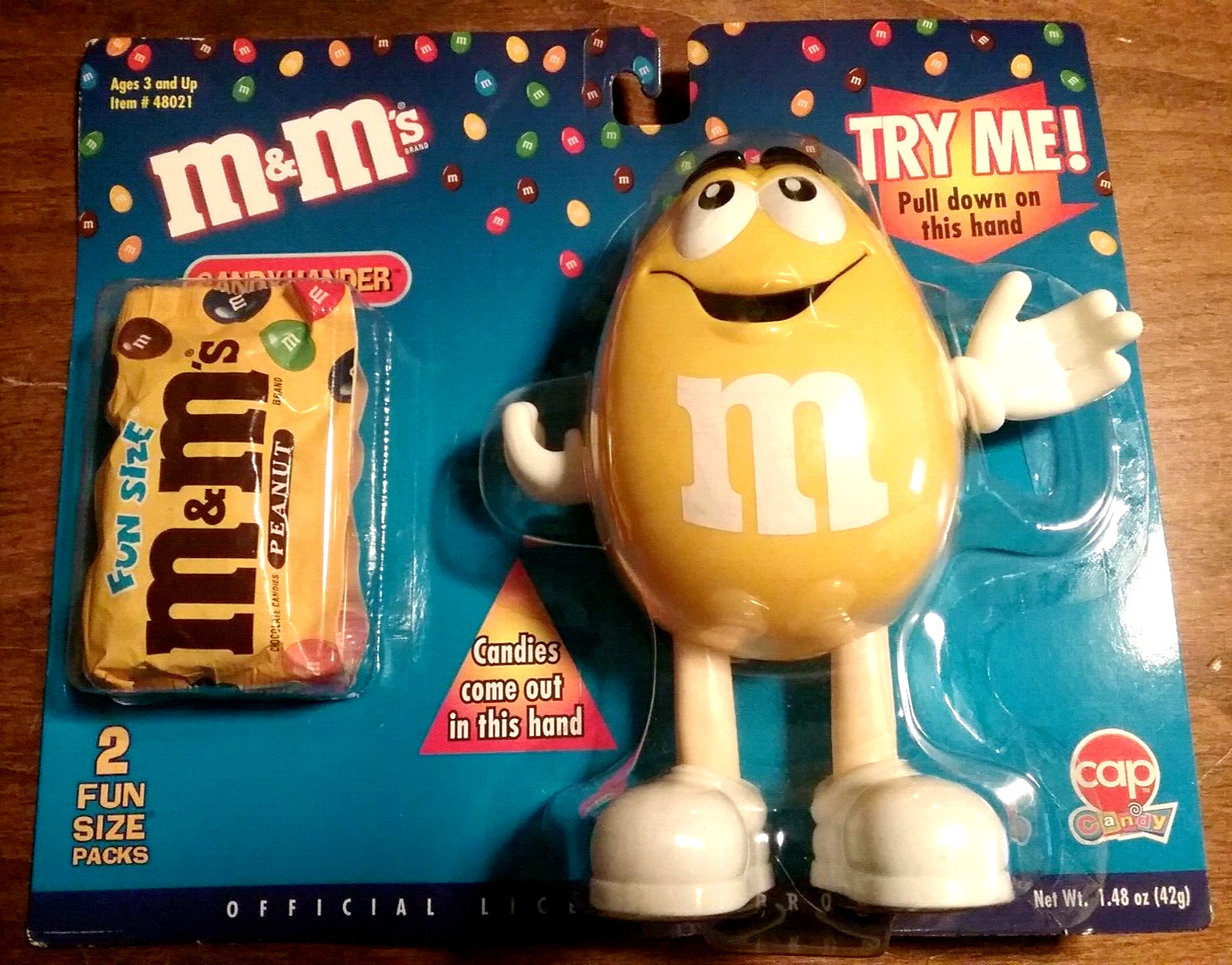 M&M’s Candy Hander Yellow Licensed Made by Hasbro *RARE NOS*