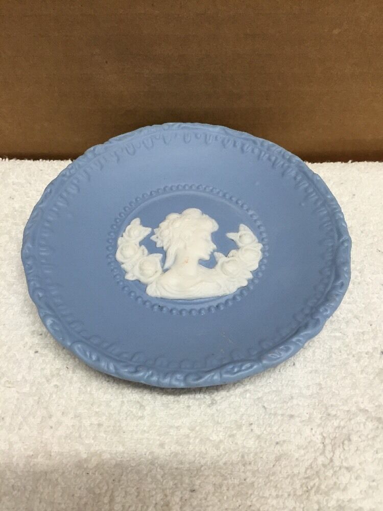 Wedgwood Look Small Wall Hanging Plate