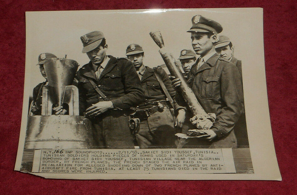 Tunisian Soldiers Hold Pieces Of Bombs From French Air Raid 1958 Press Photo