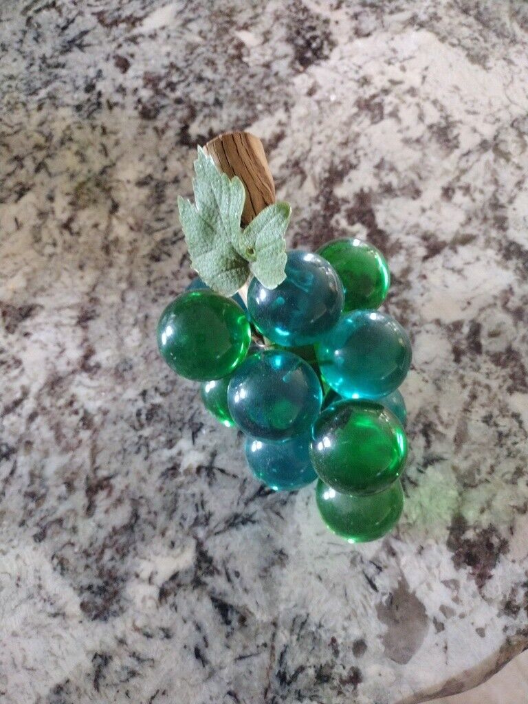Vintage  Lucite Acrylic Green  13 Grapes Cluster On Driftwood 