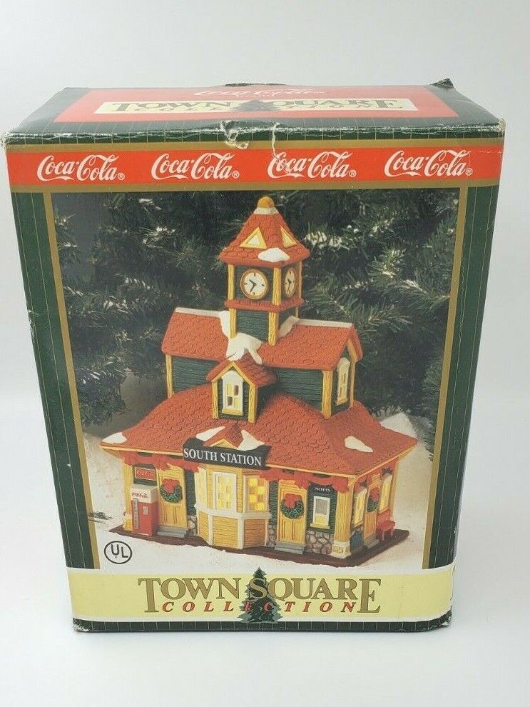 TOWN SQUARE COLLECTION - SOUTH STATION 1997 COCA-COLA CHRISTMAS 9.5”TALL Village
