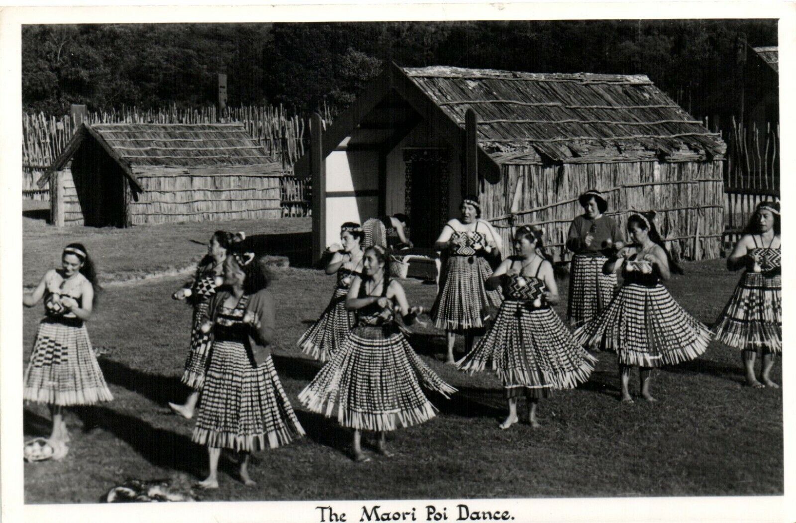 PC CPA NEW ZEALAND, MAORI POI DANCE, Vintage REAL PHOTO Postcard (b27162)