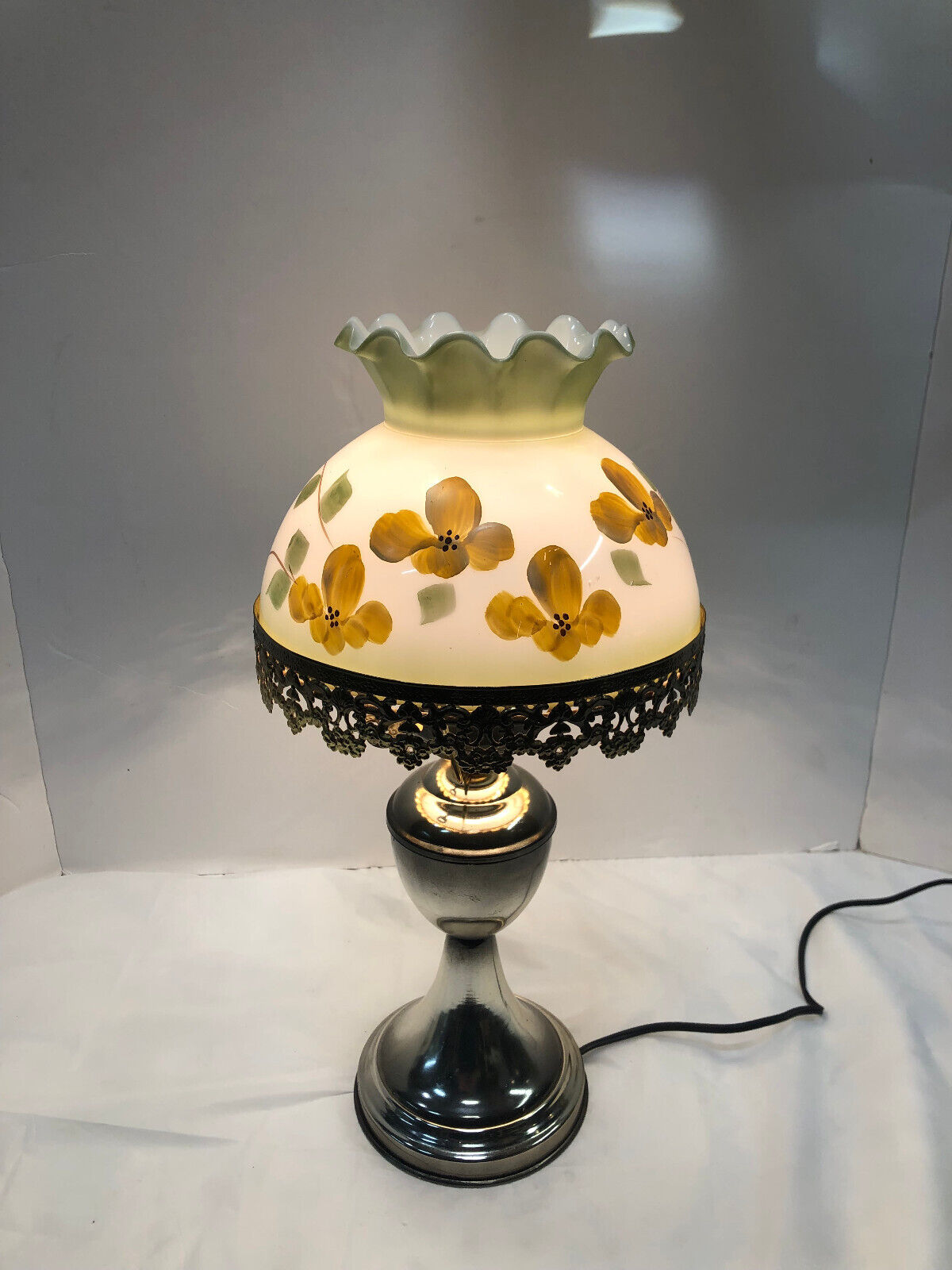 Vintage Gone With The Wind Hurricane Table Lamp Light 17\