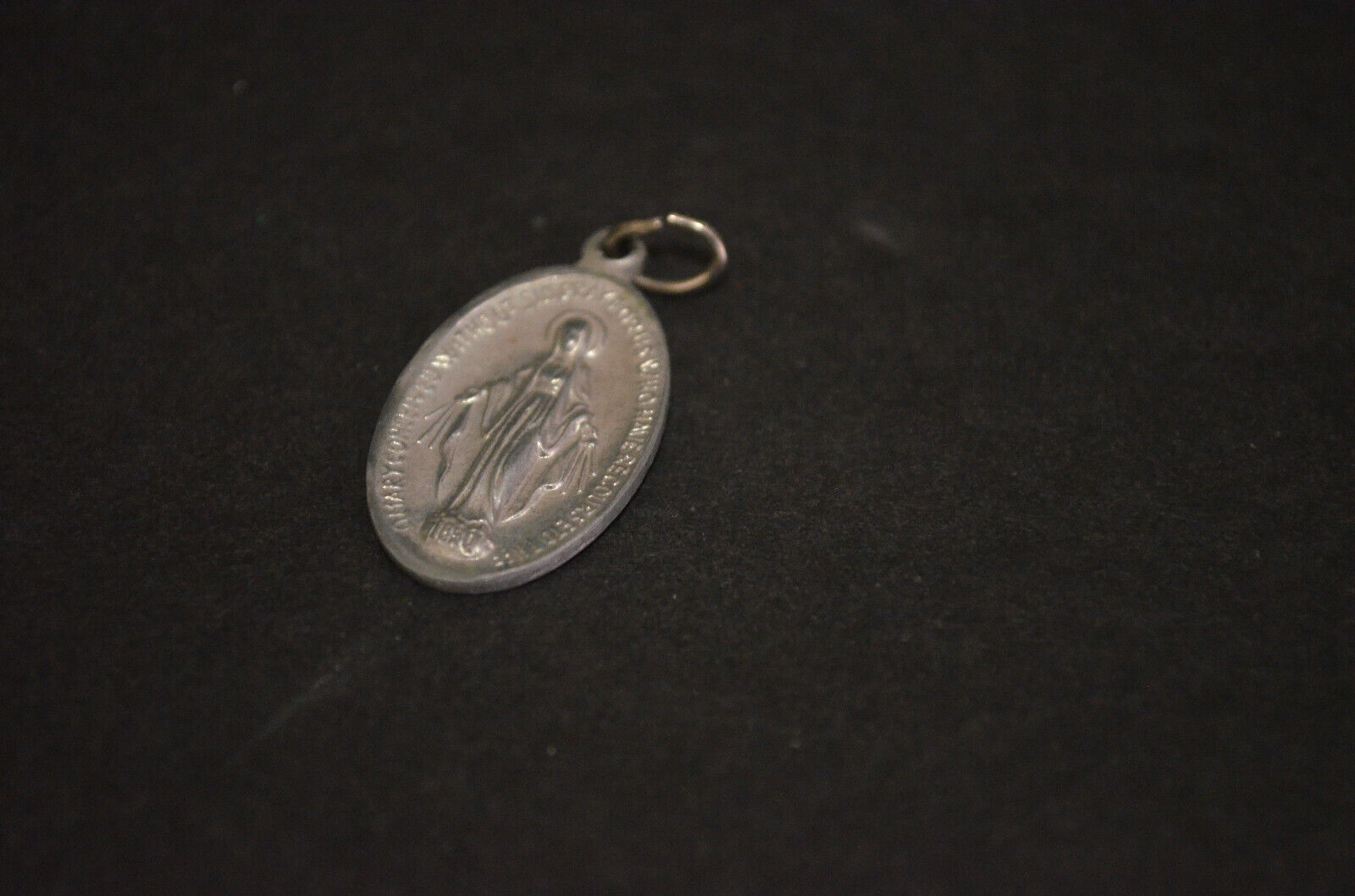 VINTAGE BLESSED MOTHER MEDAL ITALY RELIGIOUS   ALUMINUM