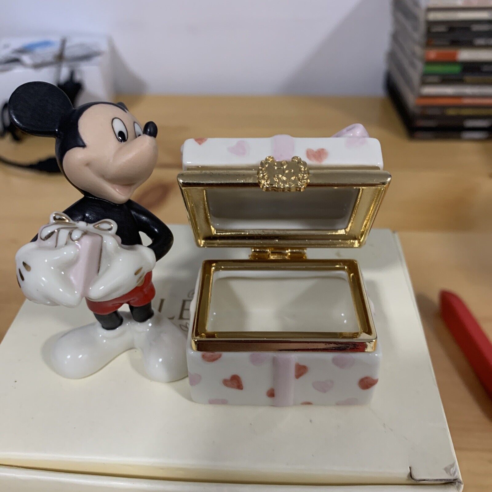 Lenox Mickey\'s Valentines Heartfelt Treasure Box Disney Figurine/Trinket Box New