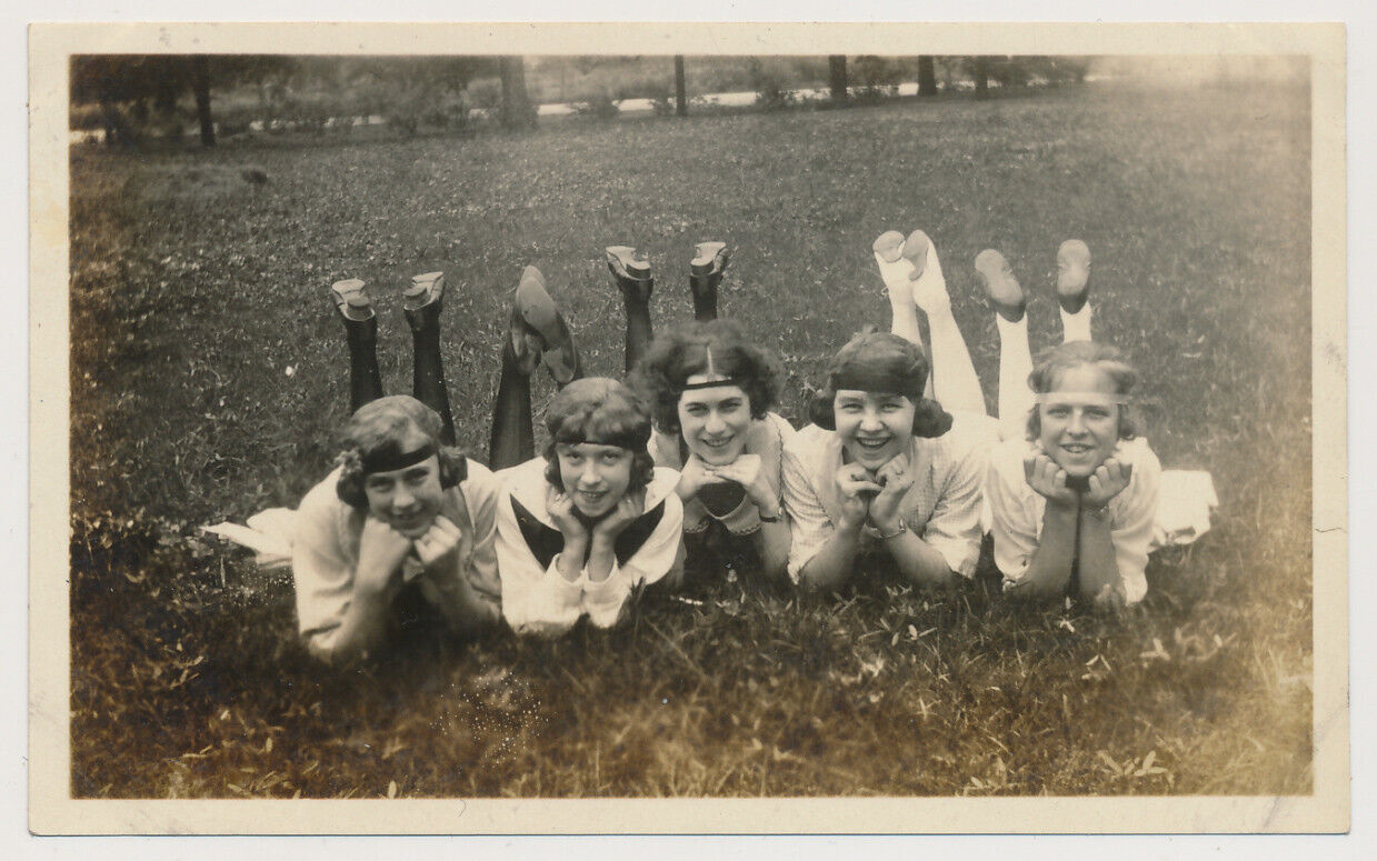 FLAPPER FASHION GIRLS LINE UP LEGS in AIR vtg 1920\'s AFFECTIONATE WOMEN photo