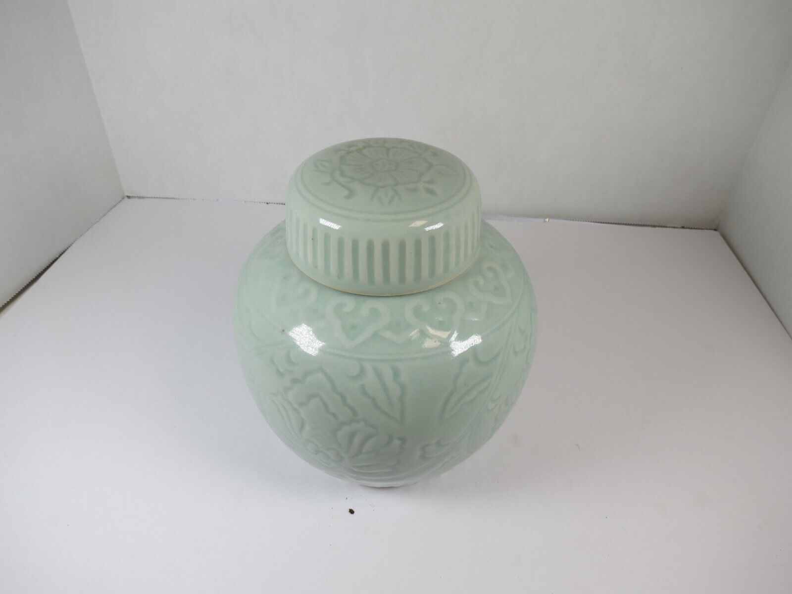 Vintage Chinese Celadon Green Porcelain Ginger Jar Lotus Motifs With Lid