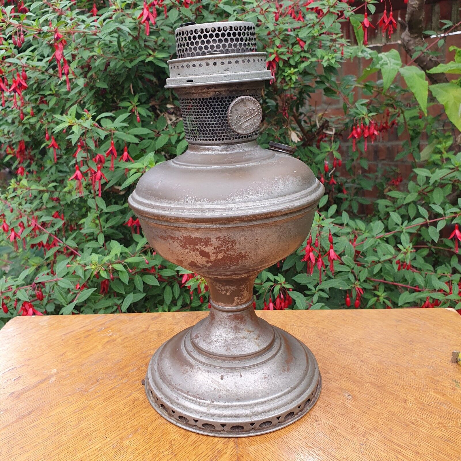 Vintage Aladdin Oil Lamp Model 11 Needs attention