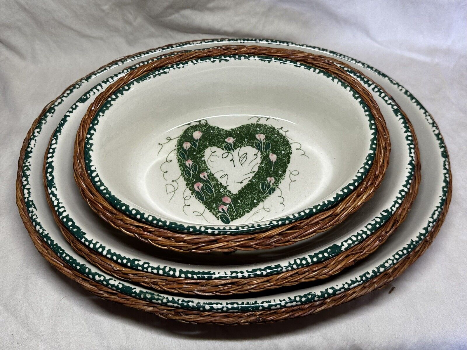 3 Nesting Oval Stoneware Casserole Dishes With Baskets With Hearts Shaped Wreath
