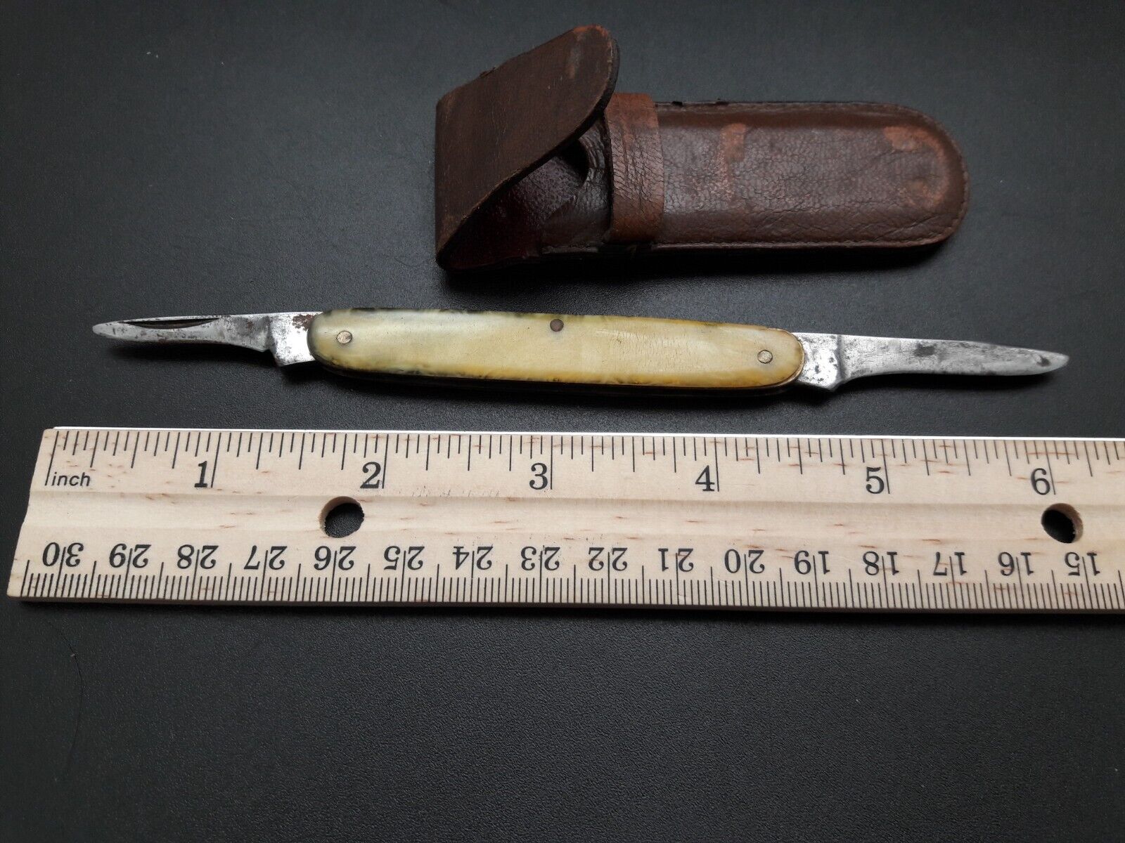Vintage KUTMASTER 2 Blade Folding Pocket Knife w/Leather Case