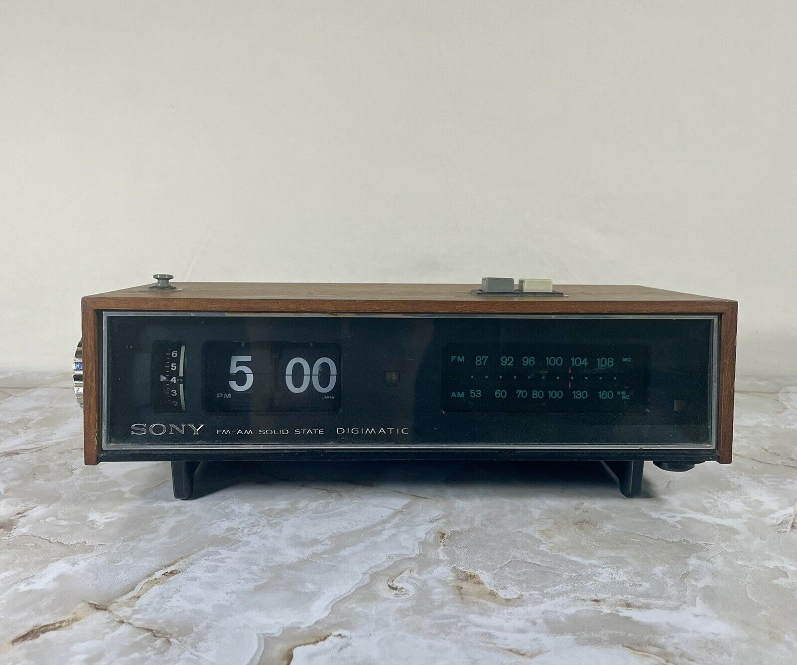 Vintage Sony 8FC-69WA FM-AM Solid State Digimatic Flip Clock Radio NEEDS REPAIR
