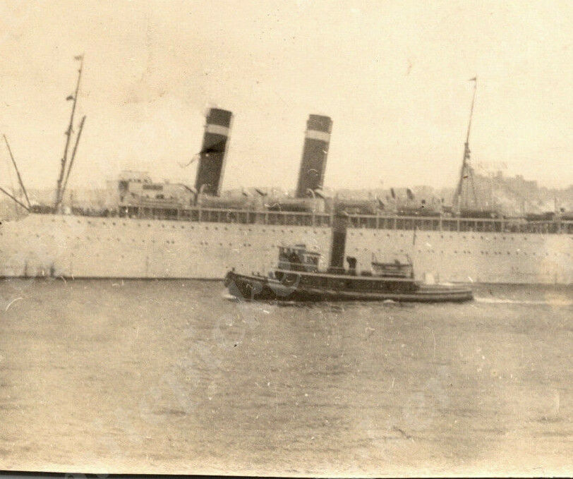 a7   Photo 1920\'s ? Huge Passenger Ship / Tugboat 143a