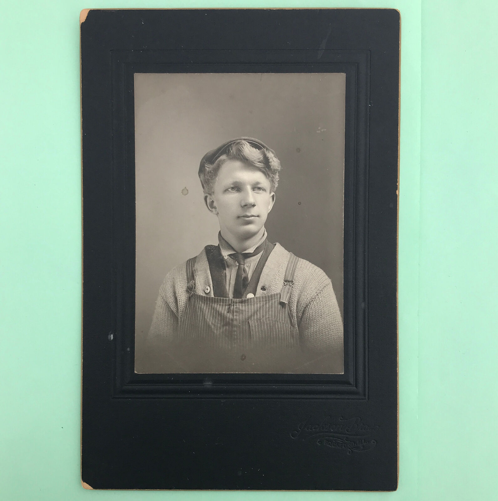 TURN OF THE CENTURY PHOTOGRAPH, HANDSOME YOUNG MAN FROM ILLINOIS