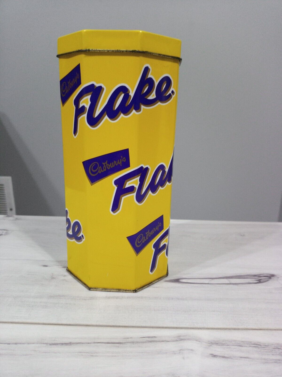 Vintage Cadburys Flake Tin Late 90\'s/Early 2000\'s