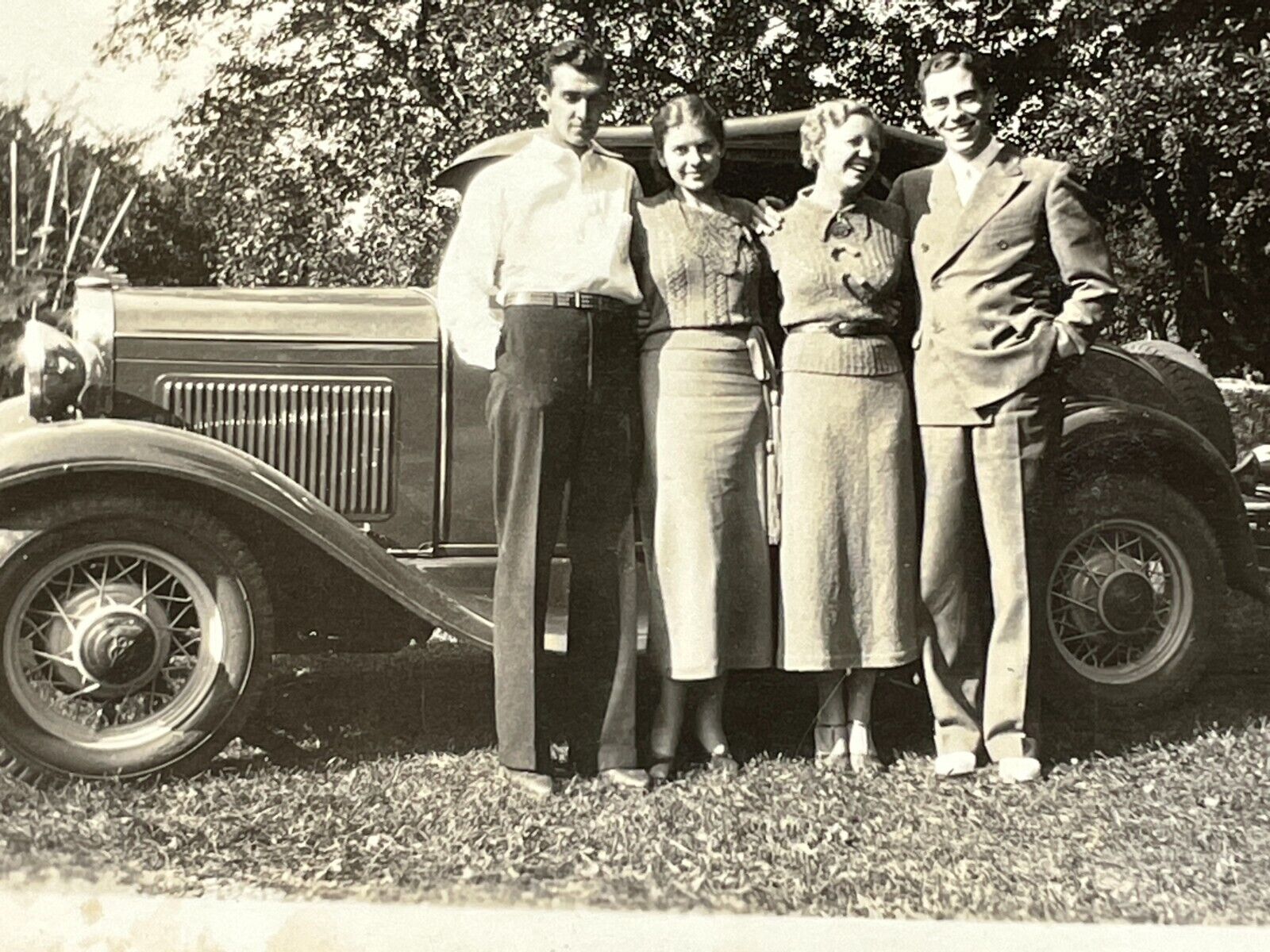 OE Photograph Cute Couple Handsome Men Beautiful Women Cool Old Car 1930\'s