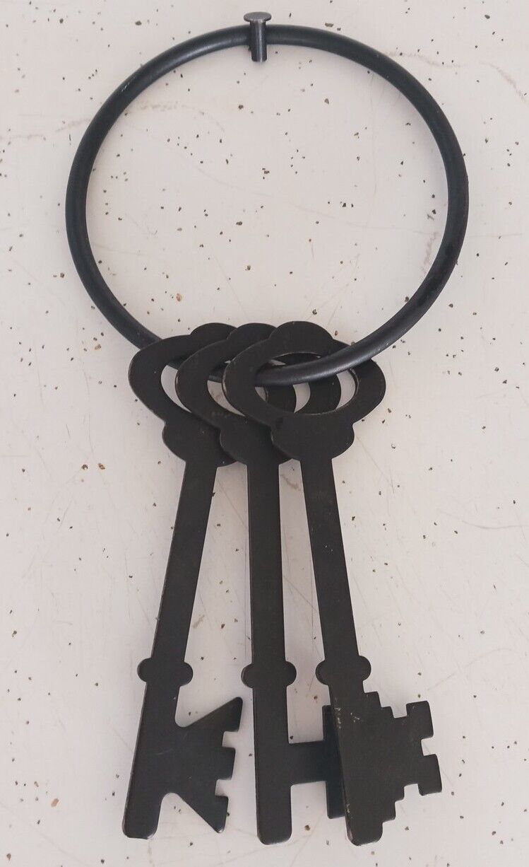 Jailer Pirate Large 12” Skeleton Keys Ring Rustic Black Iron Old West Wall Decor