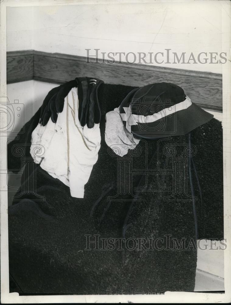 1938 Press Photo Woman\'s clothing found Jan 17, 138 E65 Kenyon - cvb12256