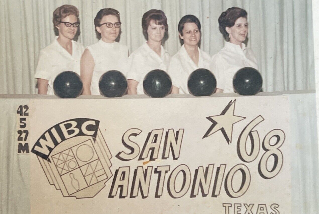1968 San Antonio TX WIBC Womens Bowling Team VTG Photograph Group Photo