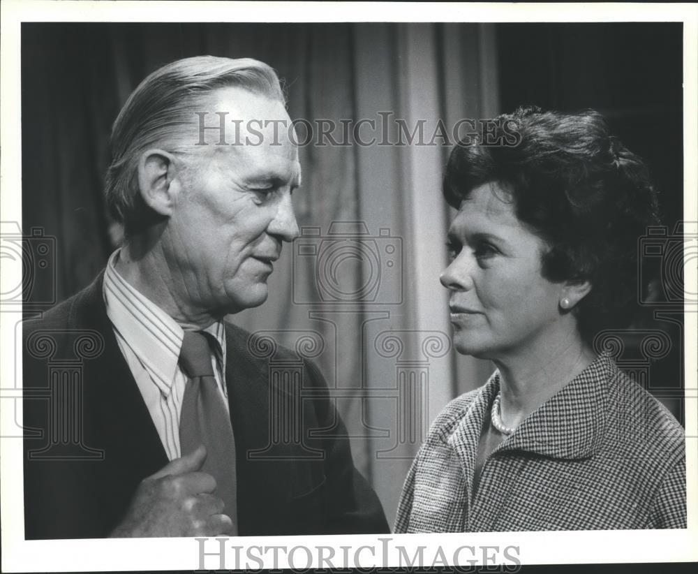 1977 Press Photo Don McLaughlin, Helen Wagner from \