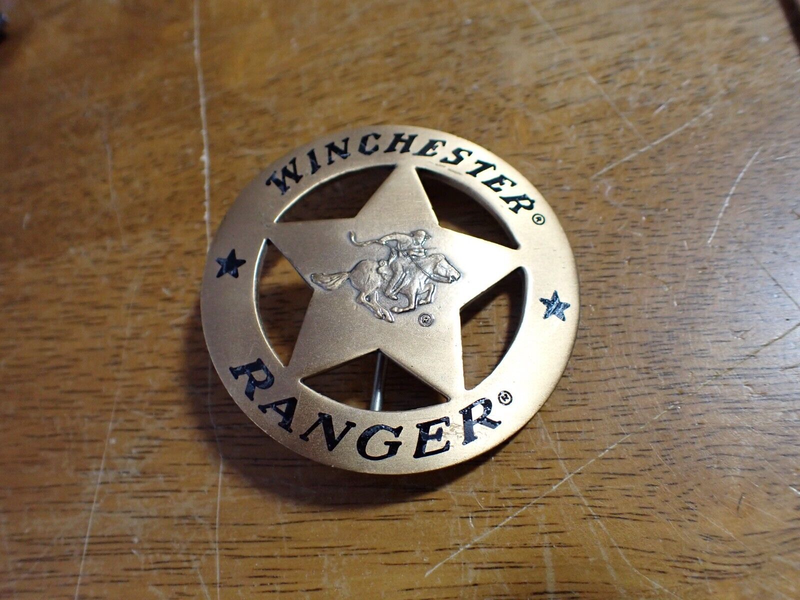 WINCHESTER RIFLES WINCHESTER RANGER  HUNTING  AMMO  RIFLE SCOPES BADGE BX B#2